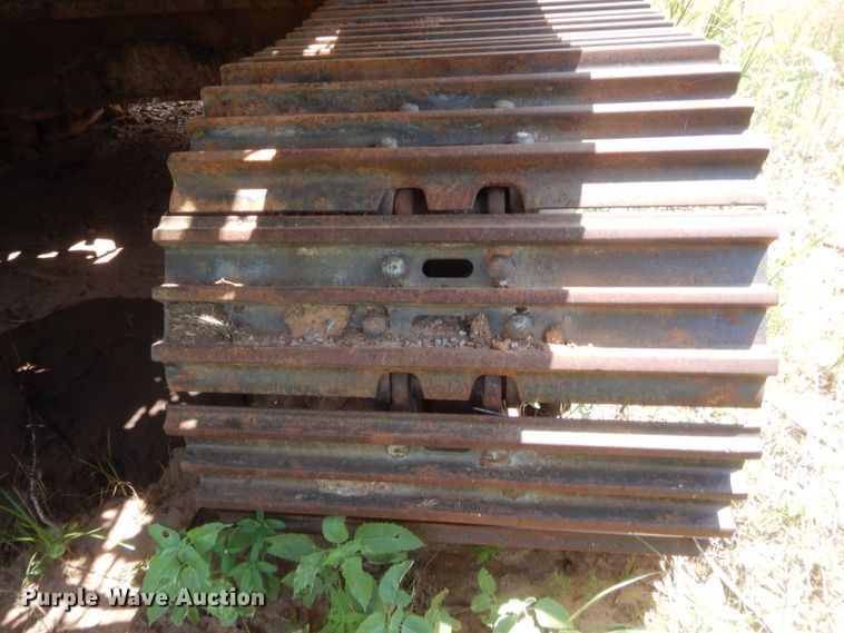 image for item IT9516 2001 Kobelco SK330LC  excavator