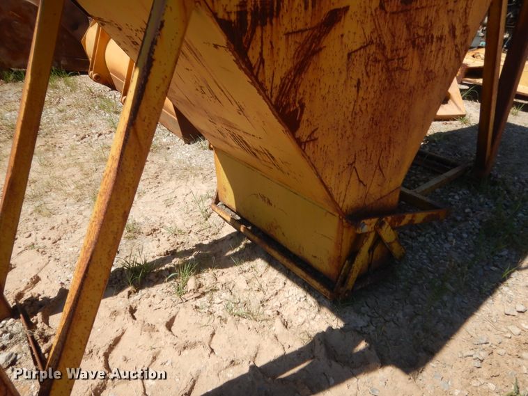 image for item IT9557 Aggregate bucket