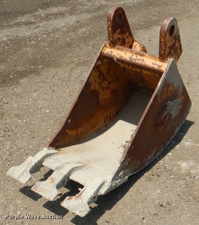 Geith excavator bucket in Pleasant Hill, IA Item JF9113 sold Purple