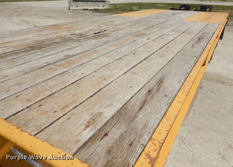 image for item JF9120 2015 Trail King TK20LP262  equipment trailer