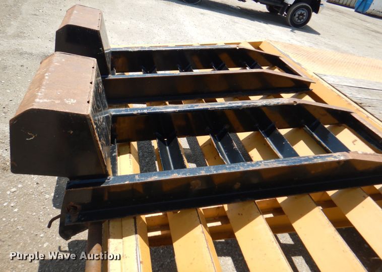 image for item JF9120 2015 Trail King TK20LP262  equipment trailer