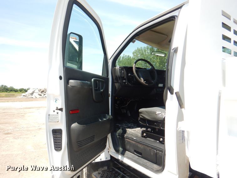 image for item JF9121 2007 Chevrolet C4500  dump truck