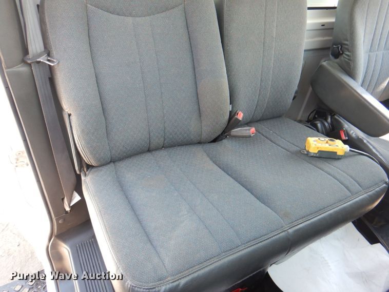 image for item JF9121 2007 Chevrolet C4500  dump truck