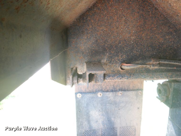 image for item JF9132 1988 Fruehauf DB5-ND2-F2-22-7.5  end dump trailer