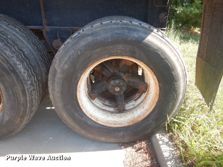 image for item JF9132 1988 Fruehauf DB5-ND2-F2-22-7.5  end dump trailer