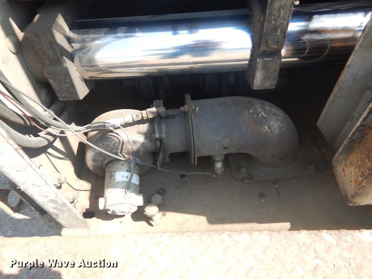 image for item JI9654 1998 Cedarapids CR361  paver