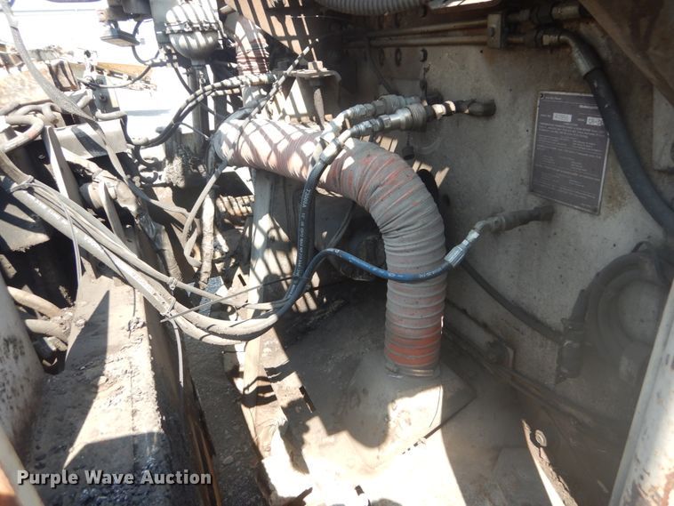 image for item JI9654 1998 Cedarapids CR361  paver