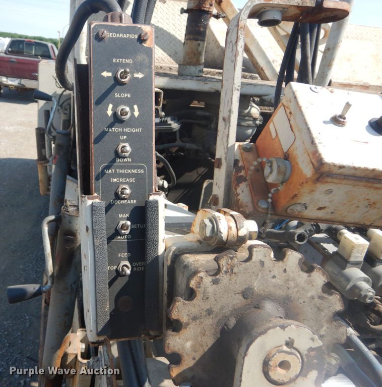 image for item JI9654 1998 Cedarapids CR361  paver