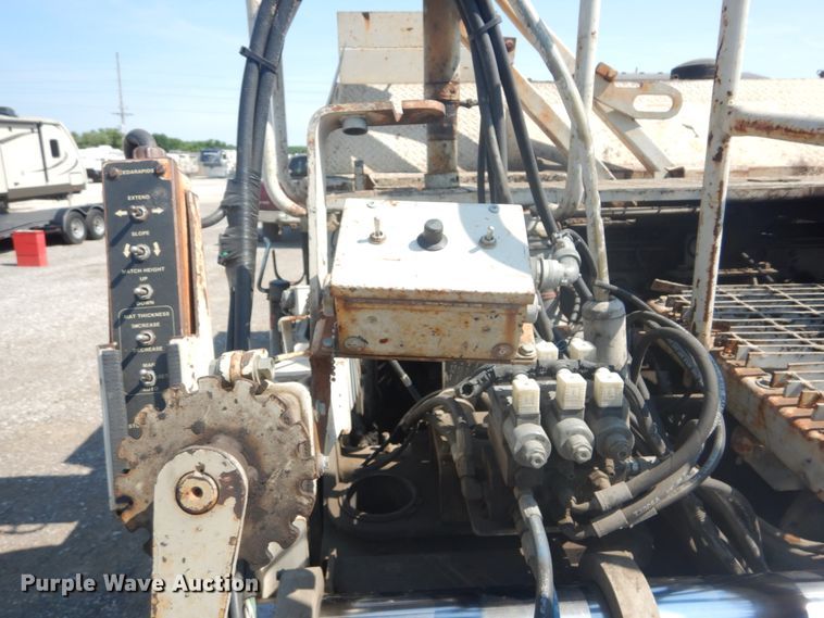 image for item JI9654 1998 Cedarapids CR361  paver