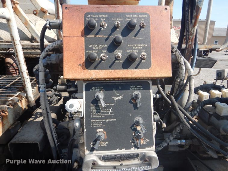 image for item JI9654 1998 Cedarapids CR361  paver