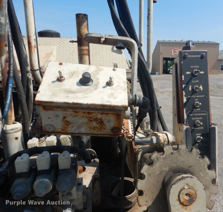 image for item JI9654 1998 Cedarapids CR361  paver