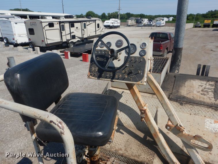 image for item JI9654 1998 Cedarapids CR361  paver