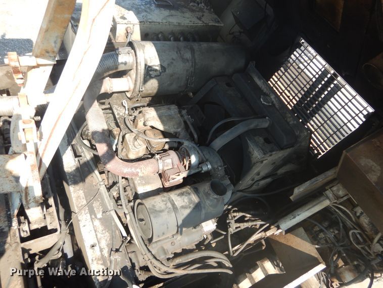 image for item JI9654 1998 Cedarapids CR361  paver