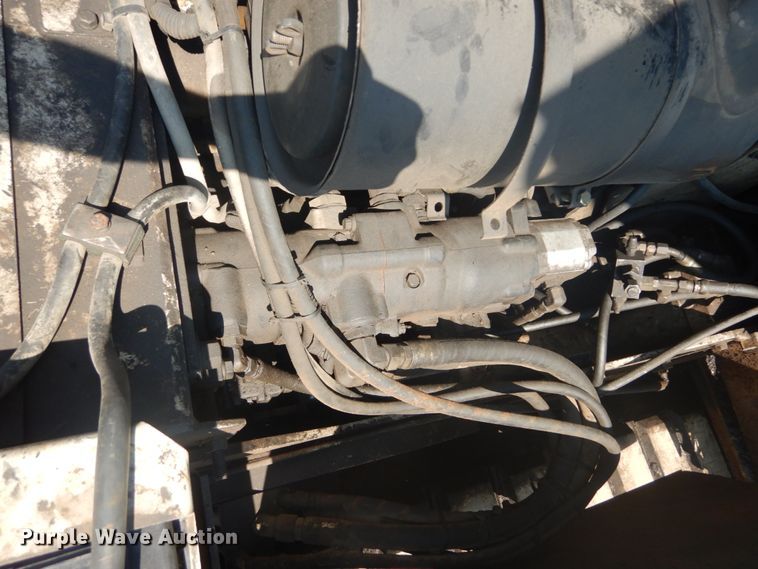 image for item JI9654 1998 Cedarapids CR361  paver