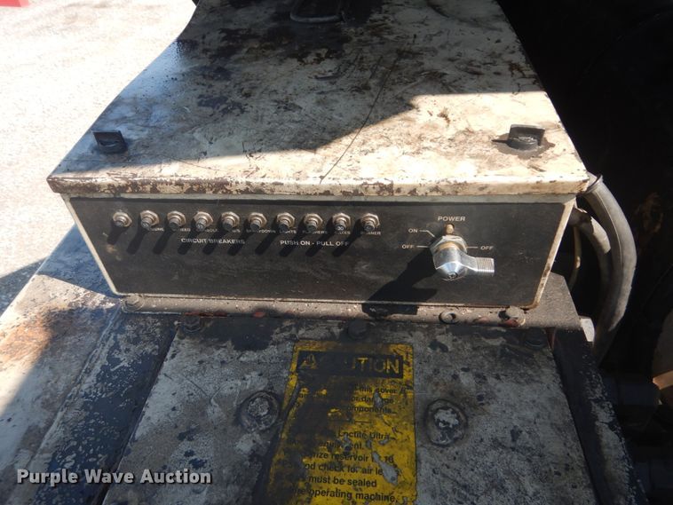 image for item JI9654 1998 Cedarapids CR361  paver