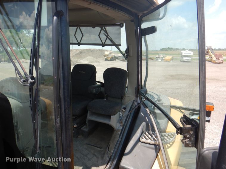 image for item JY9747 2006 Challenger MT865B  tractor