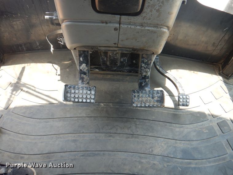 image for item JY9747 2006 Challenger MT865B  tractor