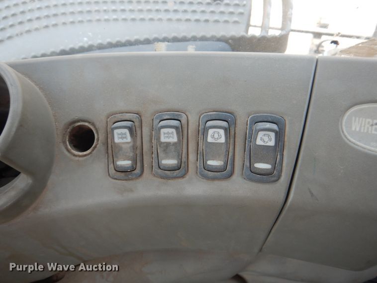 image for item JY9747 2006 Challenger MT865B  tractor