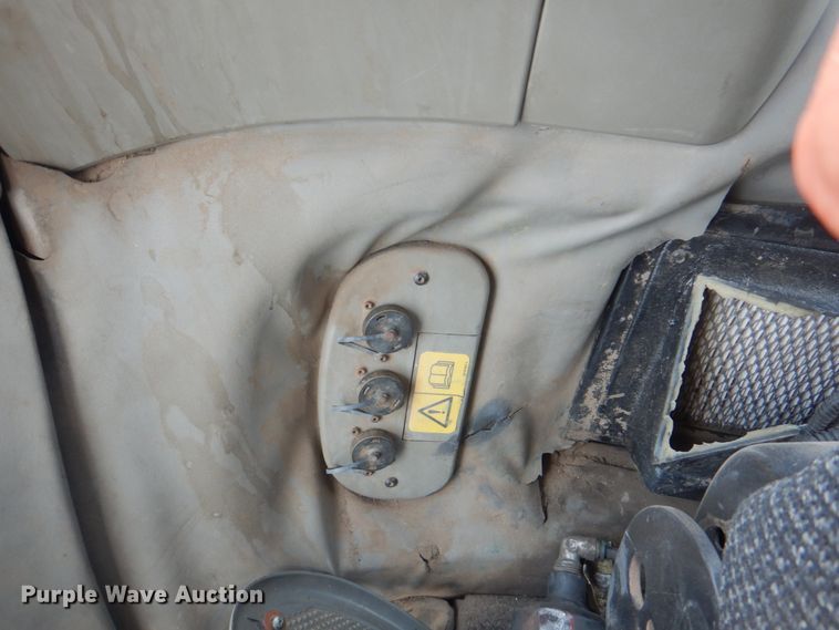 image for item JY9747 2006 Challenger MT865B  tractor