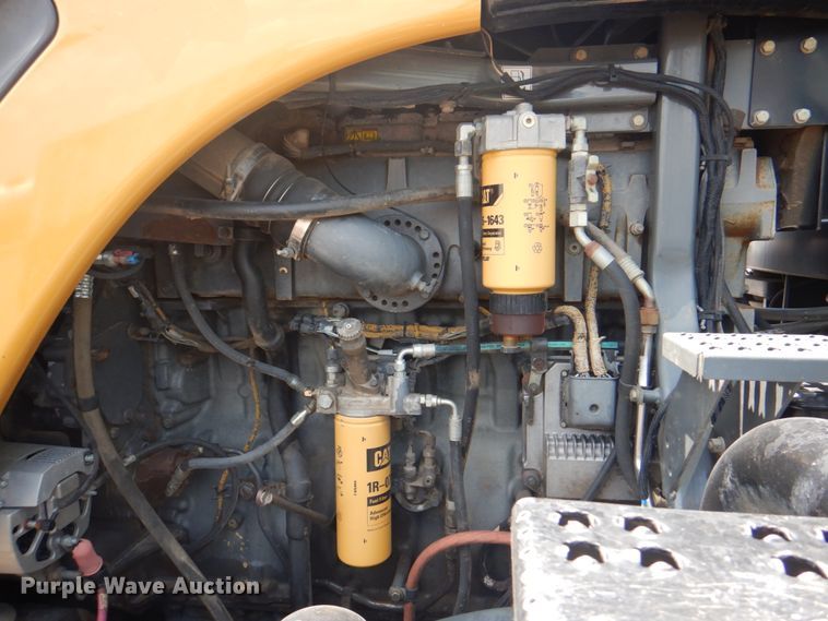 image for item JY9747 2006 Challenger MT865B  tractor