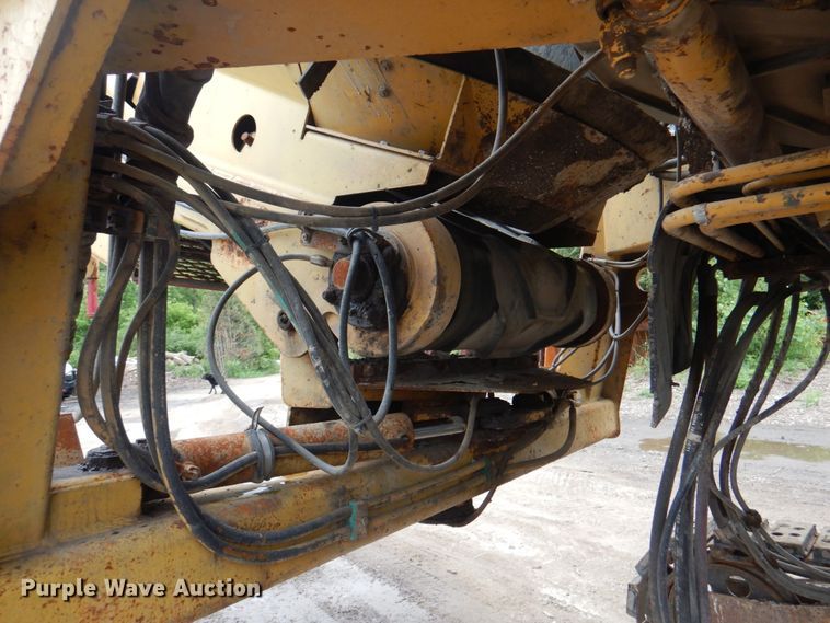 image for item JY9808 1999 Caterpillar PM-465  milling machine