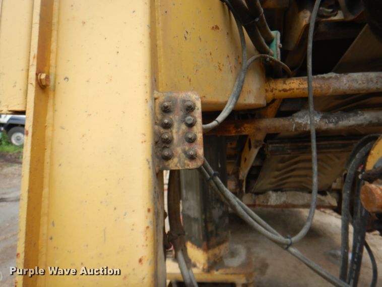 image for item JY9808 1999 Caterpillar PM-465  milling machine