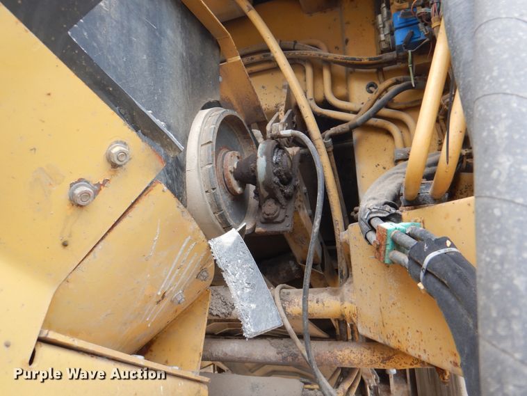 image for item JY9808 1999 Caterpillar PM-465  milling machine