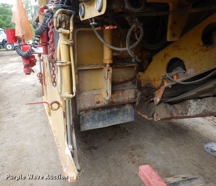 image for item JY9808 1999 Caterpillar PM-465  milling machine