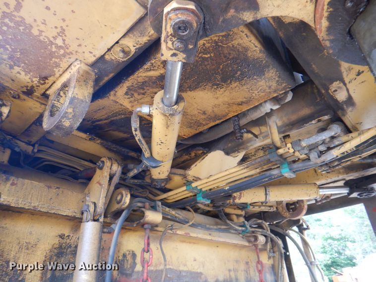 image for item JY9808 1999 Caterpillar PM-465  milling machine