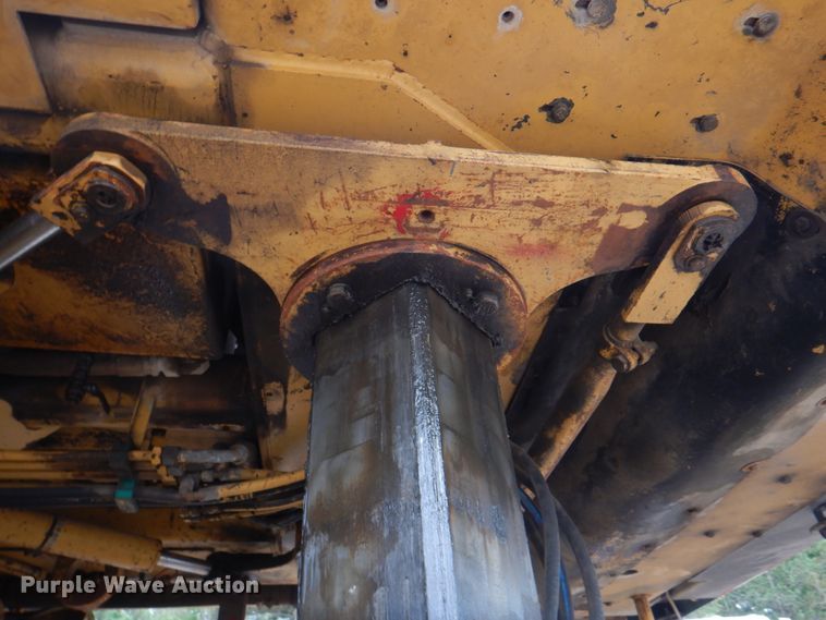 image for item JY9808 1999 Caterpillar PM-465  milling machine