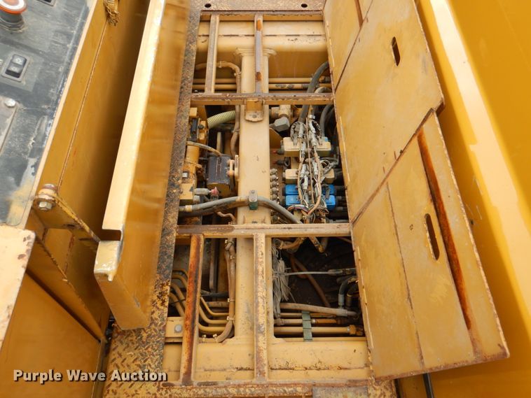 image for item JY9808 1999 Caterpillar PM-465  milling machine