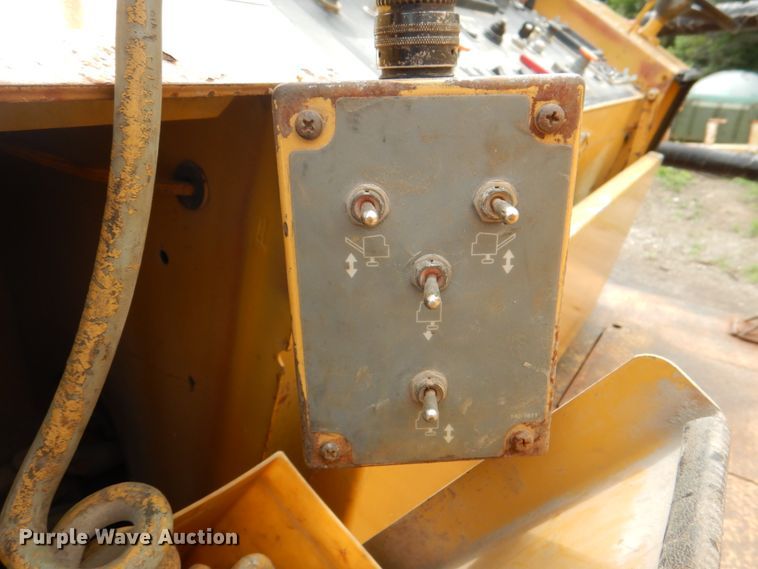 image for item JY9808 1999 Caterpillar PM-465  milling machine