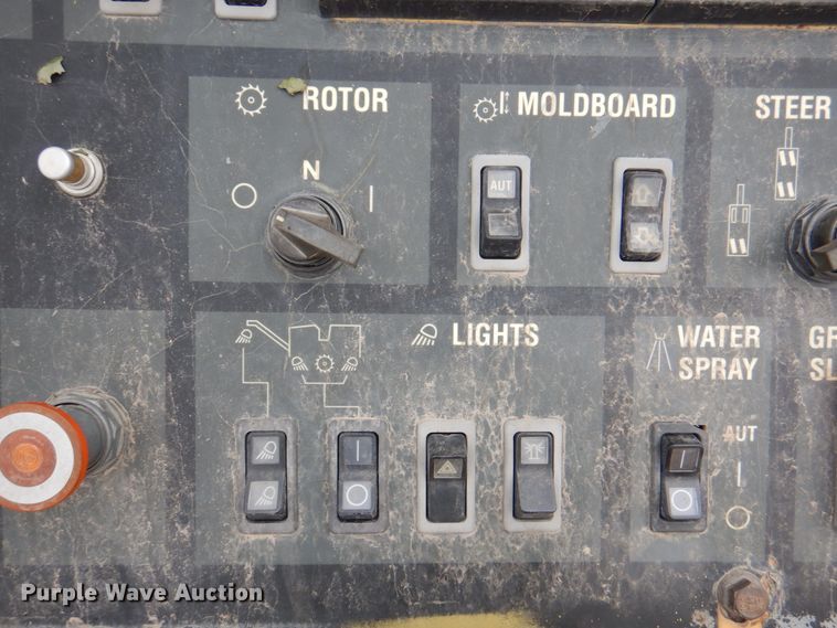 image for item JY9808 1999 Caterpillar PM-465  milling machine