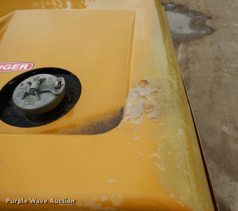 image for item JY9808 1999 Caterpillar PM-465  milling machine