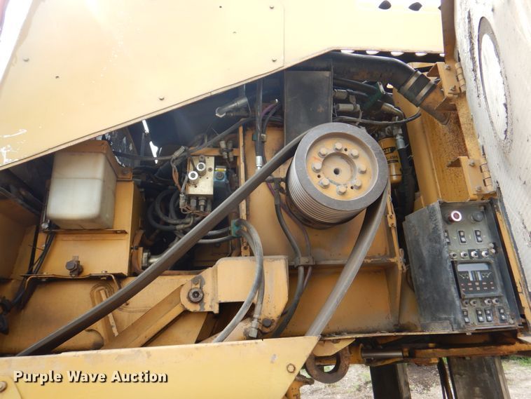 image for item JY9808 1999 Caterpillar PM-465  milling machine