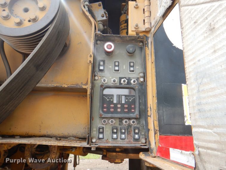 image for item JY9808 1999 Caterpillar PM-465  milling machine