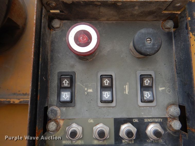 image for item JY9808 1999 Caterpillar PM-465  milling machine