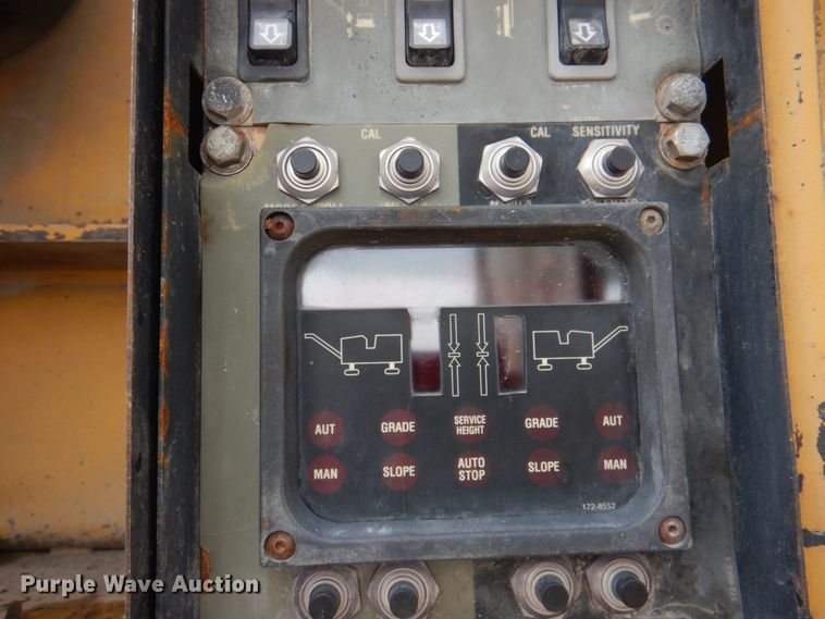 image for item JY9808 1999 Caterpillar PM-465  milling machine