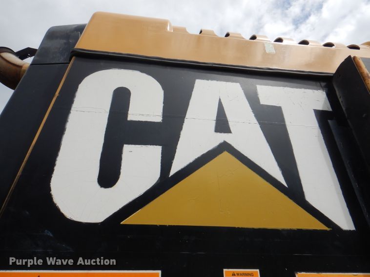 image for item JY9808 1999 Caterpillar PM-465  milling machine