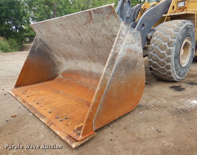 image for item JY9810 1996 Volvo L180C  wheel loader