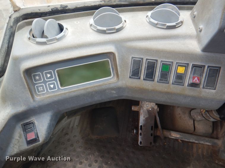 image for item JY9810 1996 Volvo L180C  wheel loader