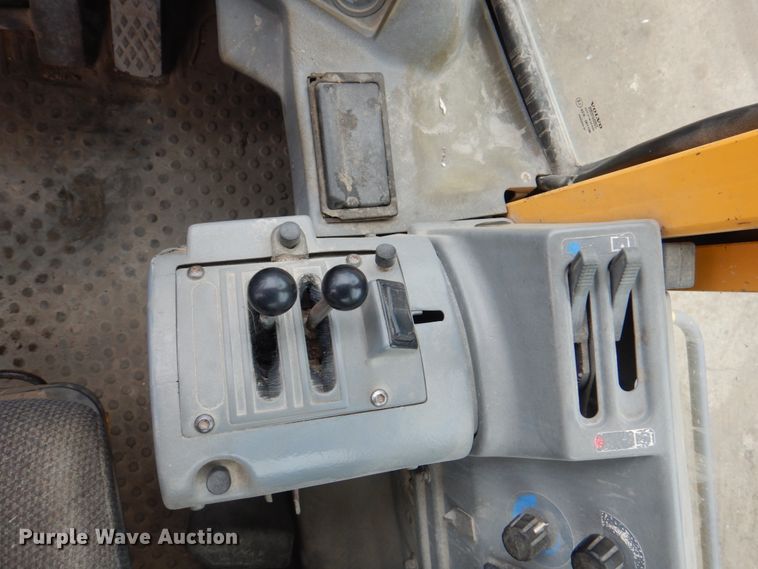 image for item JY9810 1996 Volvo L180C  wheel loader