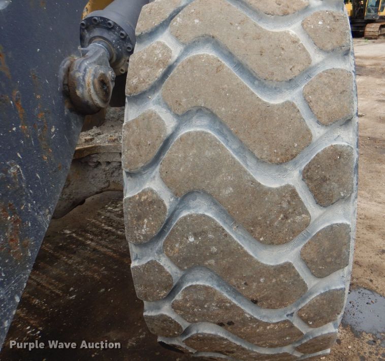 image for item JY9810 1996 Volvo L180C  wheel loader