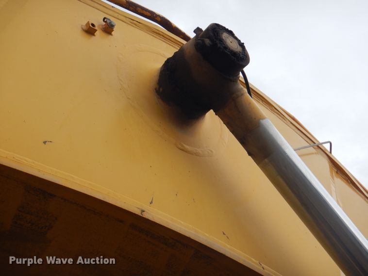 image for item JY9811 2014 Komatsu PC490LC-10  excavator