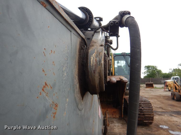 image for item JY9812 2004 Volvo EC460BLC  excavator