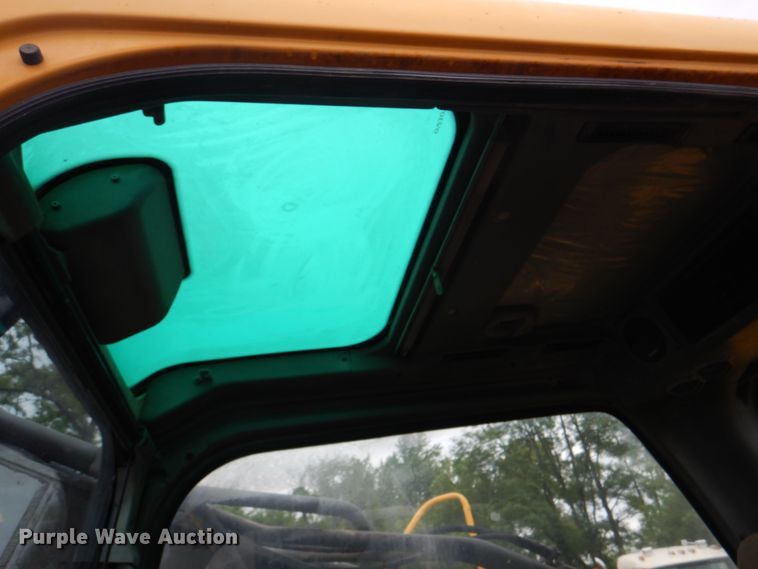 image for item JY9812 2004 Volvo EC460BLC  excavator