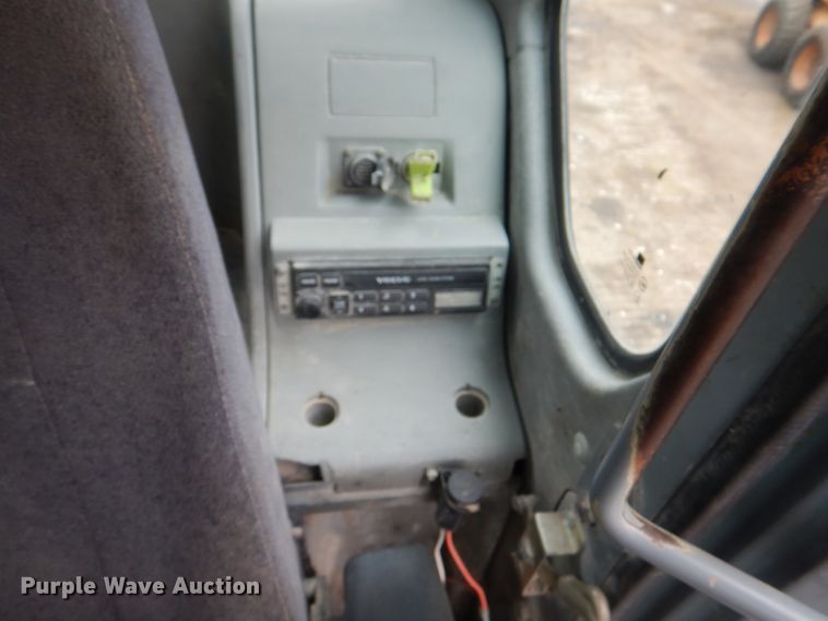 image for item JY9812 2004 Volvo EC460BLC  excavator