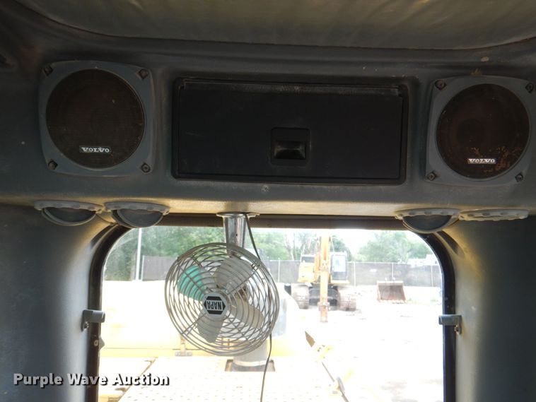 image for item JY9812 2004 Volvo EC460BLC  excavator