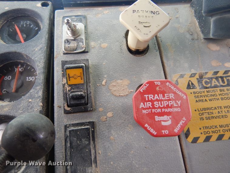 image for item JZ9980 1998 Freightliner FL80  dump truck