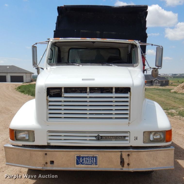 image for item JZ9981 2001 International 2674  dump truck